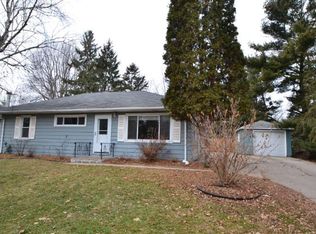 2585 Fry St, Roseville, MN 55113