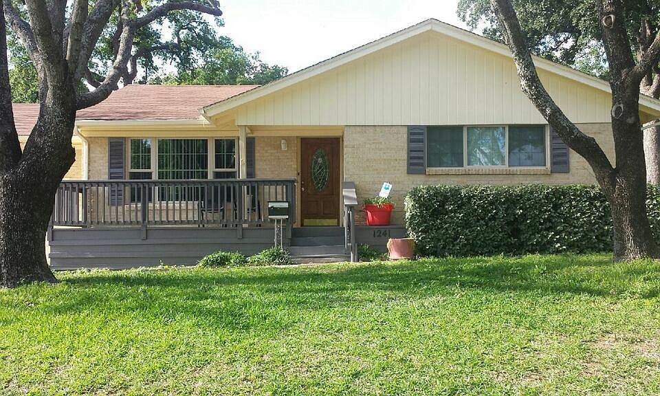 1st image of 1241 Fair Oaks Dr