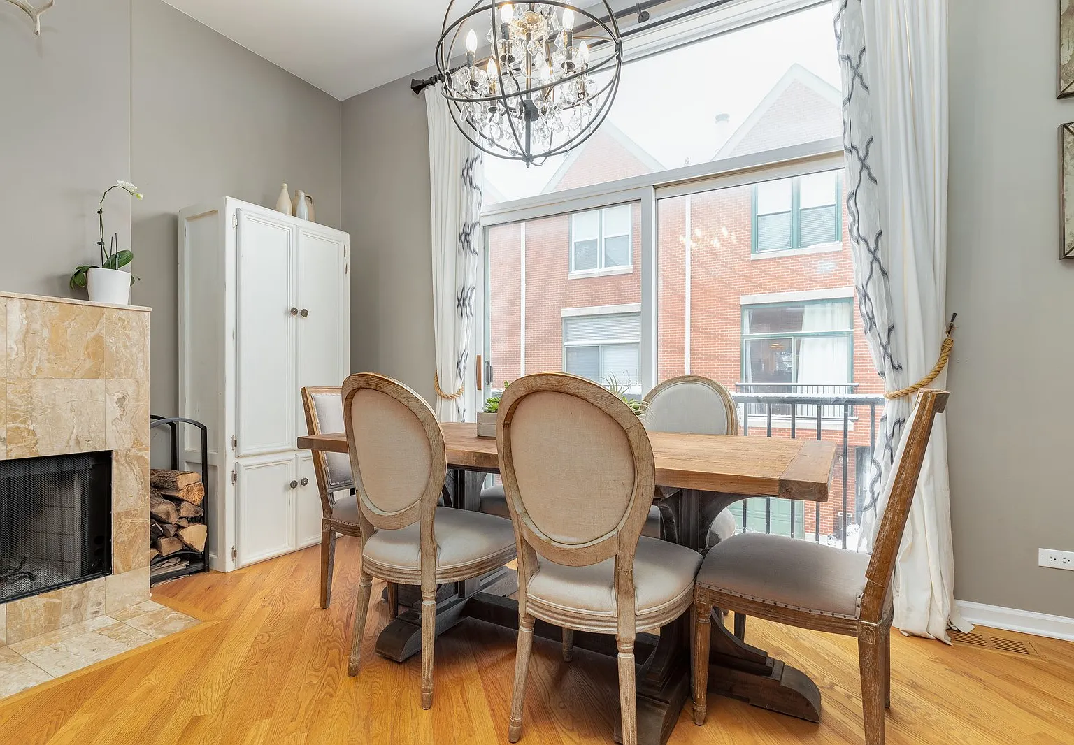 3 bed, 2.5 bath, 1800 sqft, $4,700 — Photo 3