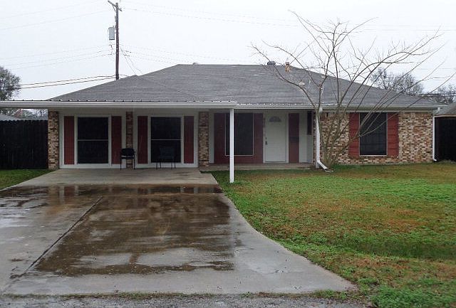 1st image of 406 Caroline Dr