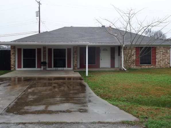 406 Caroline Dr, Port Neches, TX 77651