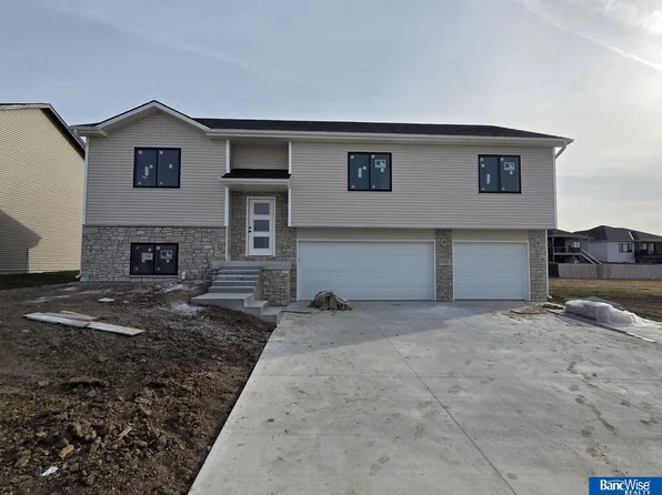 1725 W Trout Dr, Lincoln, NE 68521