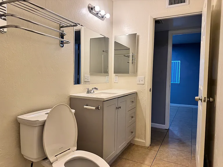 115 W Hill Dr #11 — Photo 8