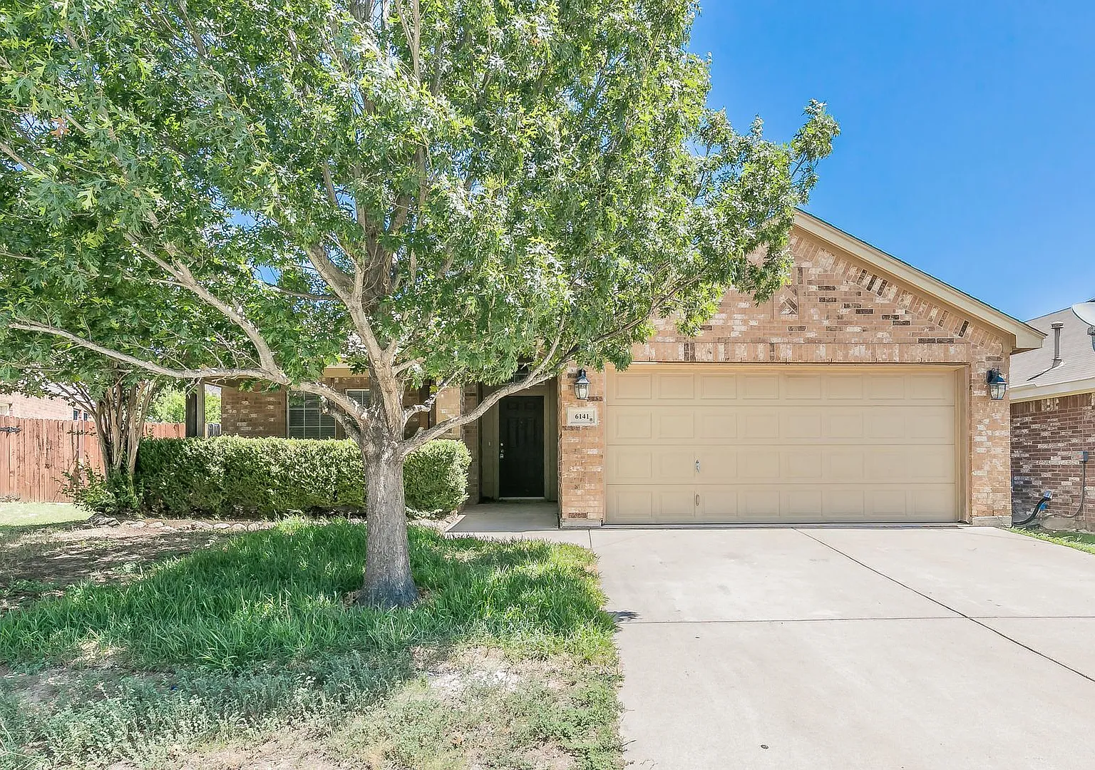 Single story 4 bedroom in Marine Creek — Photo 2