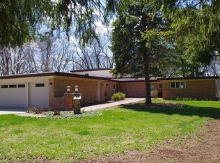 845 E Glenbrook Rd, Bayside, WI 53217