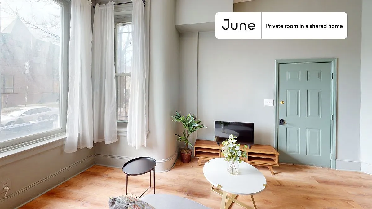 Full bedroom in 5 bed/2 bath home in Columbia Heights #337 A — Photo 4