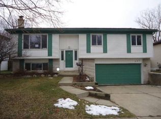 221 Surrey Hts, Westland, MI 48186
