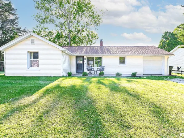 218 Edgewood Dr, East Peoria, IL 61611