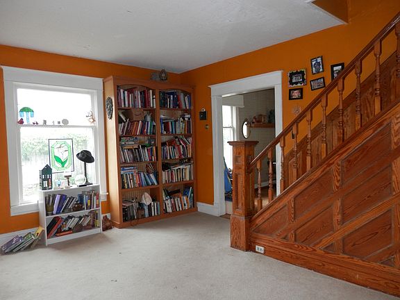 3rd image of 613 S Park St