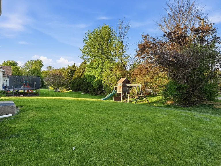 950 Donnelly Pl — Photo 39
