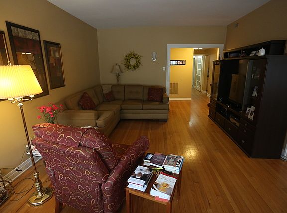 2nd image of 6720 S Paxton Ave #1