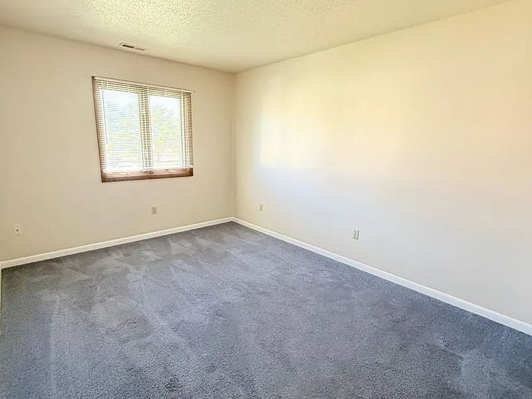 Thompson Apartments — Photo 9