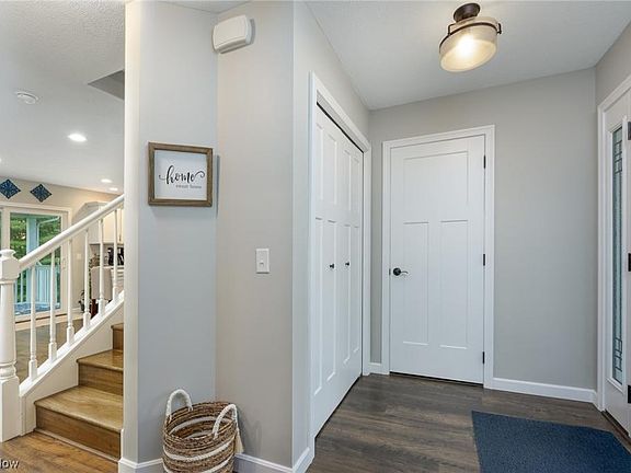 5th image of 1686 Maple Sq NE