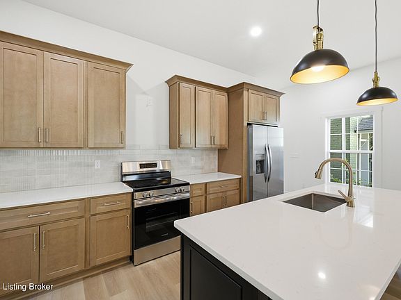 5th image of 526 E Kentucky St