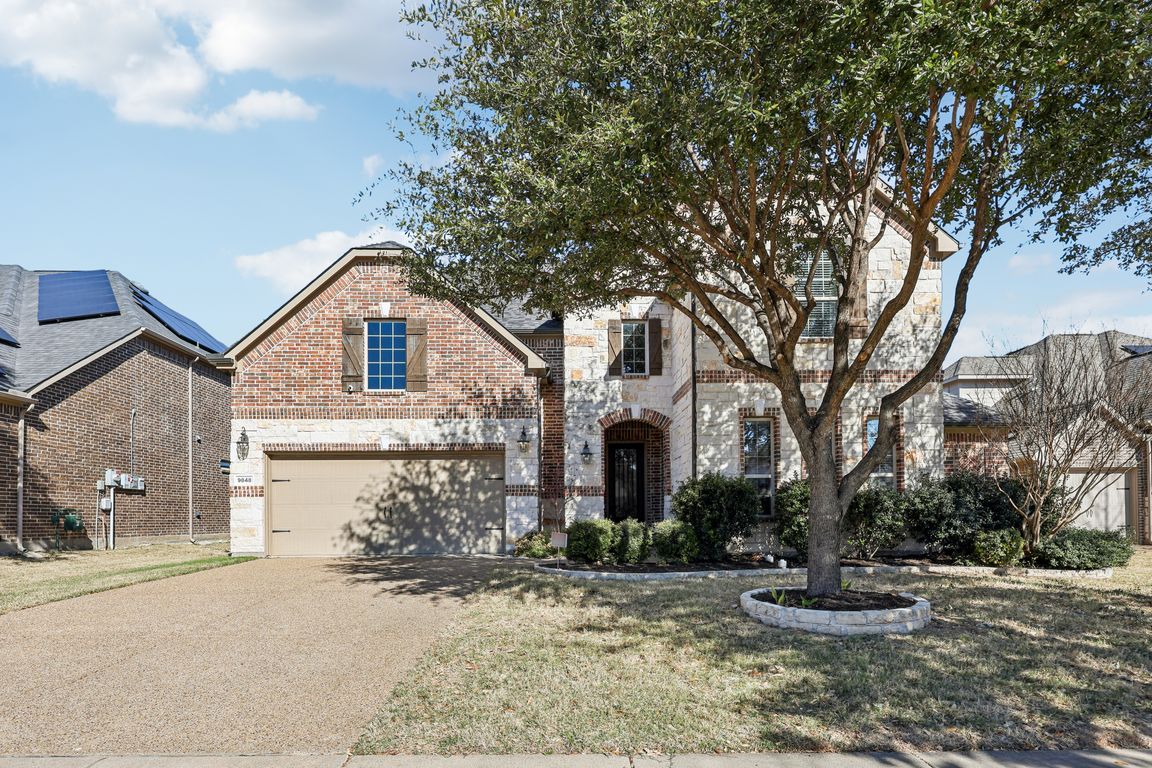 Robinwoods Dr-S1601-001.jpg