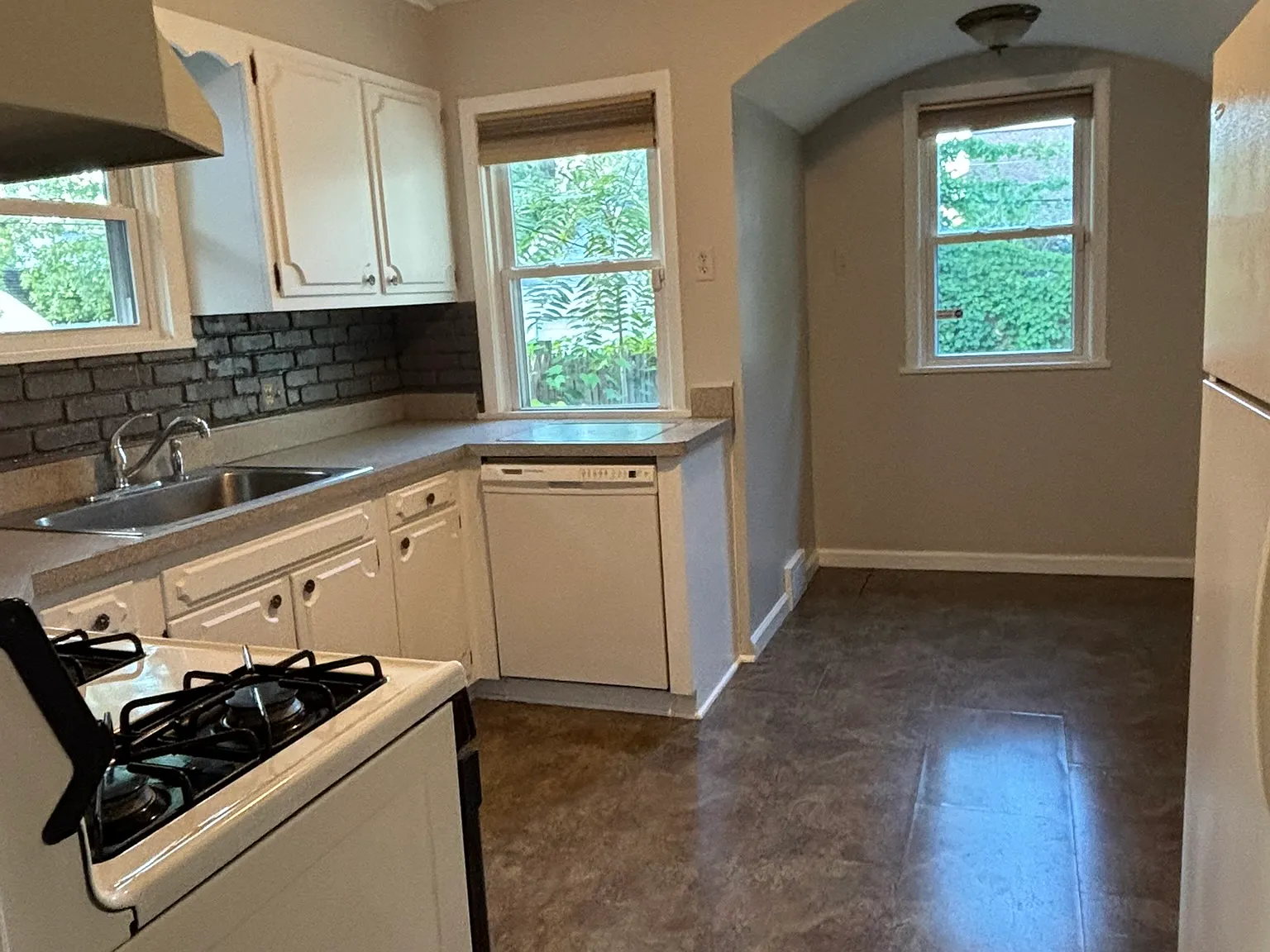 3 bed, 1056 sqft, $2,000 — Photo 4