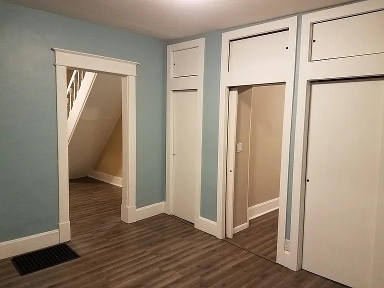 2431 Dillman St — Photo 9