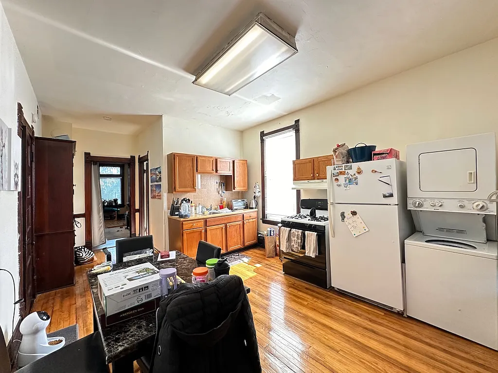 Appealing 1 Bed, 1 Bath at Marshfield + Addison (Wrigleyville) — Photo 2