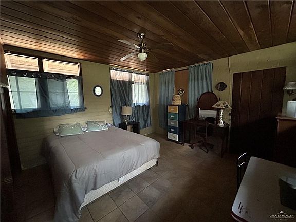 5th image of 100 Lakeview Dr