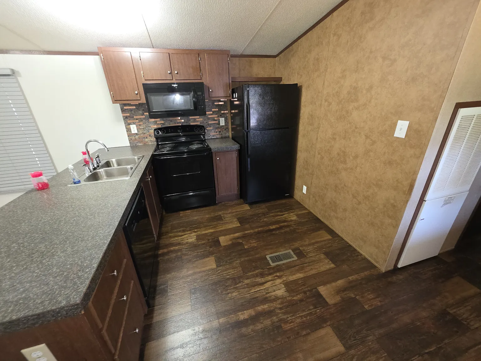 2 bed, 840 sqft, $1,100 — Photo 2