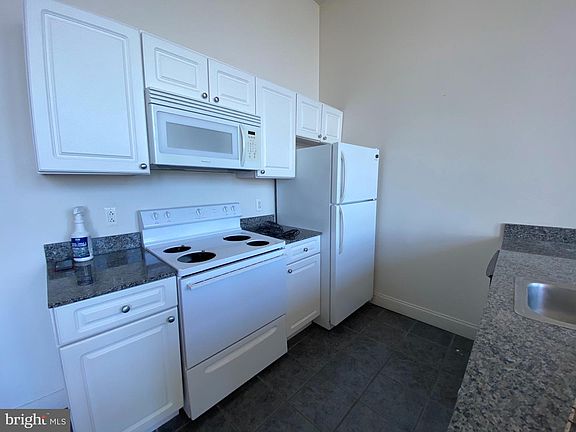 3rd image of 1001 Chestnut St #706W