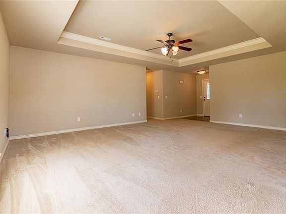 5th image of 731 Iroquois Dr