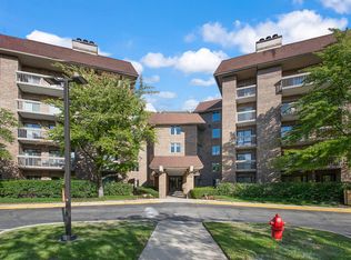 1220 Rudolph Rd APT 3P, Northbrook, IL 60062