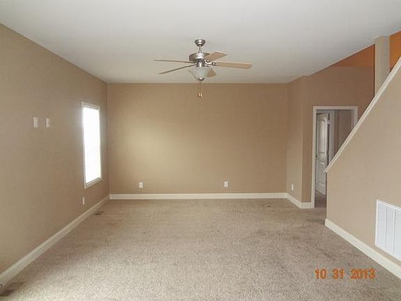 3rd image of 3833 Henricks Hill Dr
