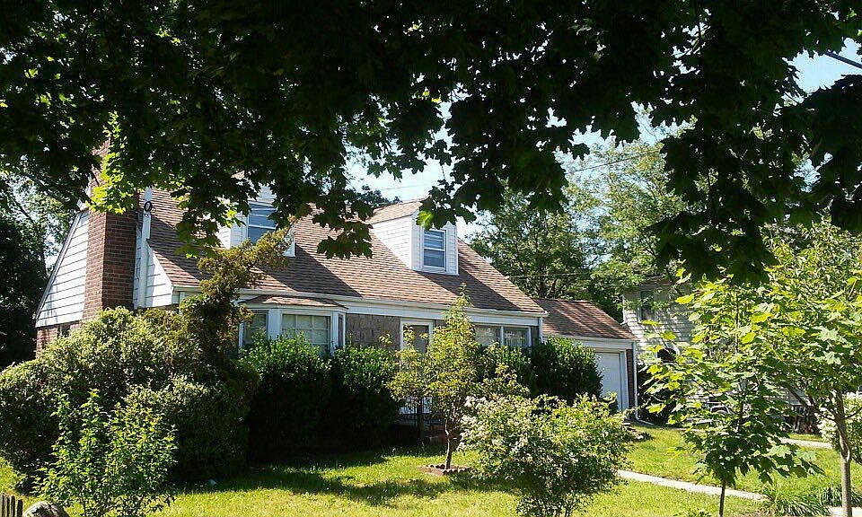 1st image of 826 Monroe St