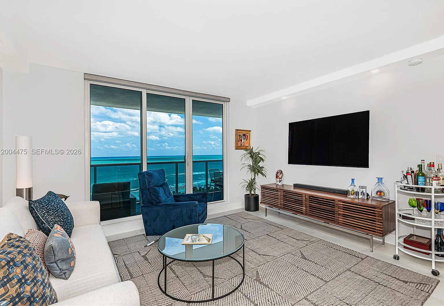 Roney Palace Condo — Photo 4