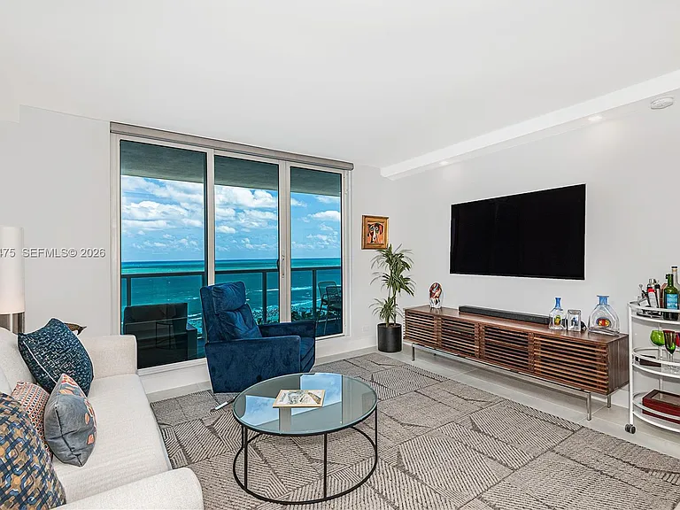 2301 Collins Ave #1440 — Photo 4