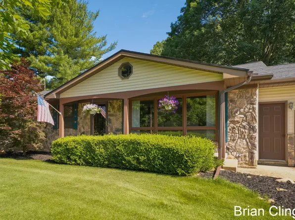 4161 Springfield Ct, Hudsonville, MI 49426