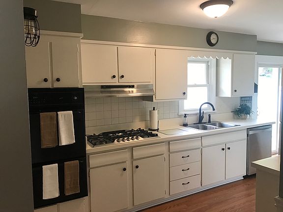5th image of 811 Meadowlark Dr