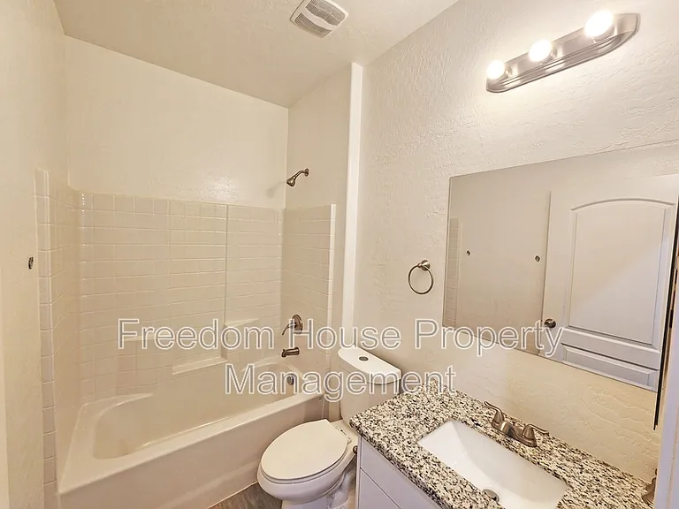 1121 Sixshooter Ave #2 — Photo 11