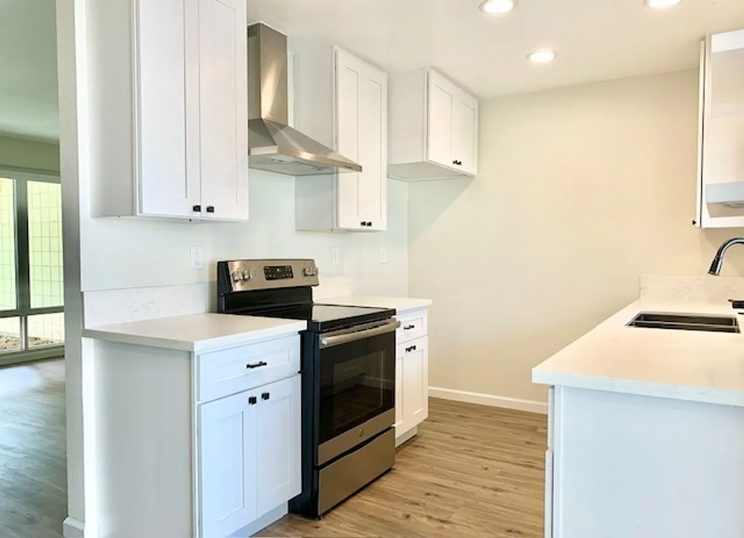 3 Bedroom + 2 Bathroom Condo | Hueneme Bay 55+ Community | Unfurnished — Photo 2