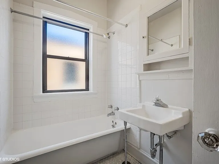 1025 Dempster St — Photo 8
