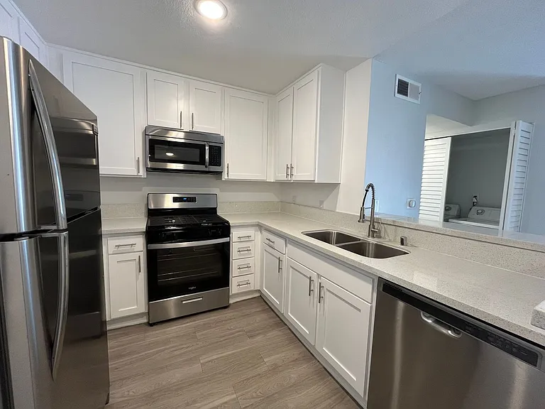 14056 Valleyheart Dr. — Photo 29