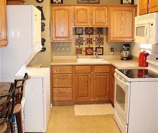 5th image of 608 W Roselawn St