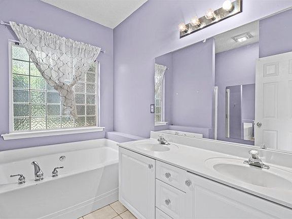 5th image of 725 Lanyon Ln