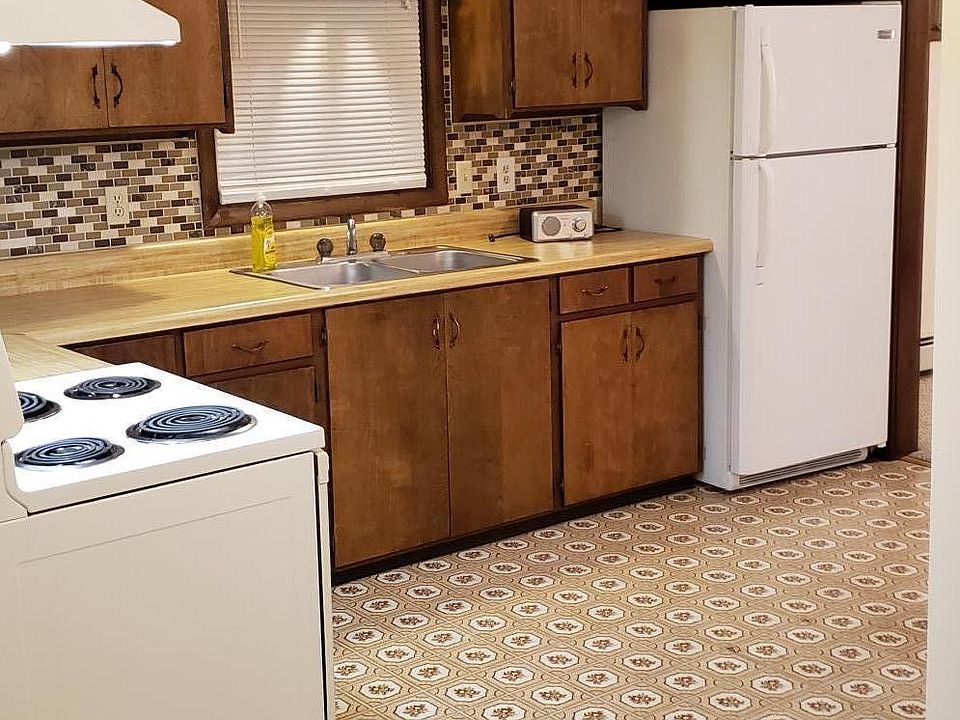 Kitchen includes stove and fridge, large enough for eat in table