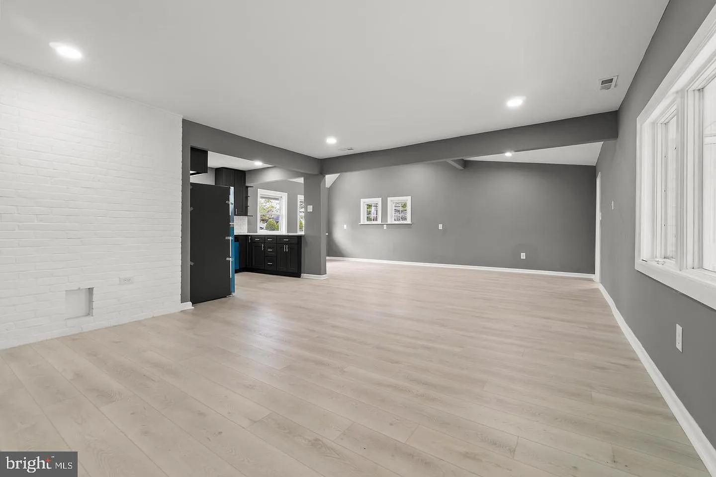 4 bed, 2.0 bath, 1826 sqft, $2,900 — Photo 2