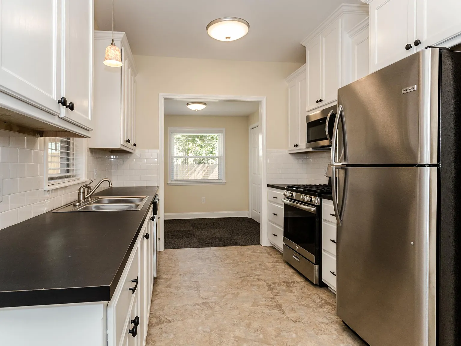 2 bed, 1100 sqft, $1,650 — Photo 4