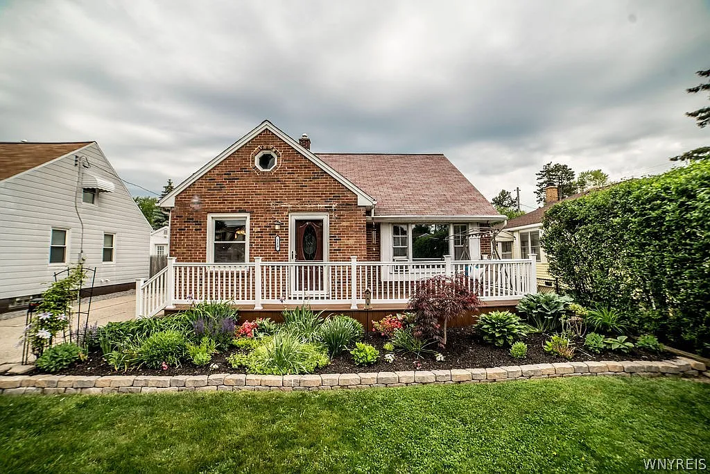 118 Layton Ave photo 1