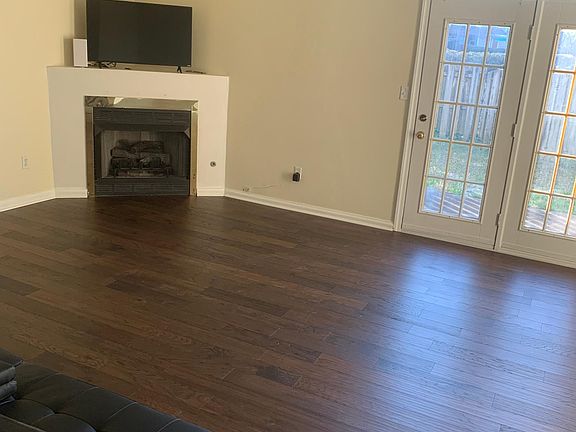 2nd image of 612 Creekside Ct