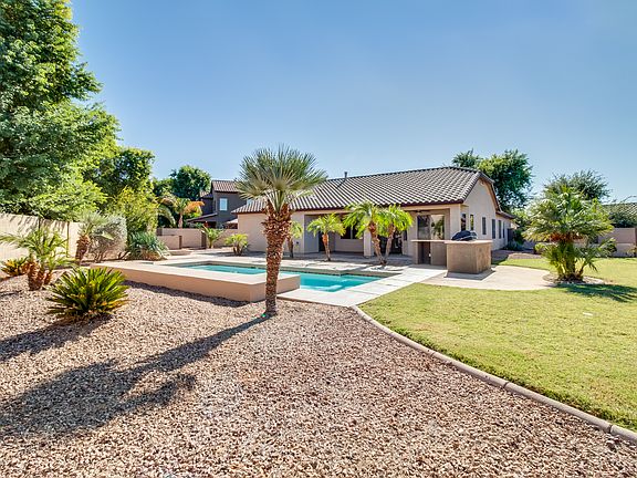 5th image of 2220 E Iris Dr
