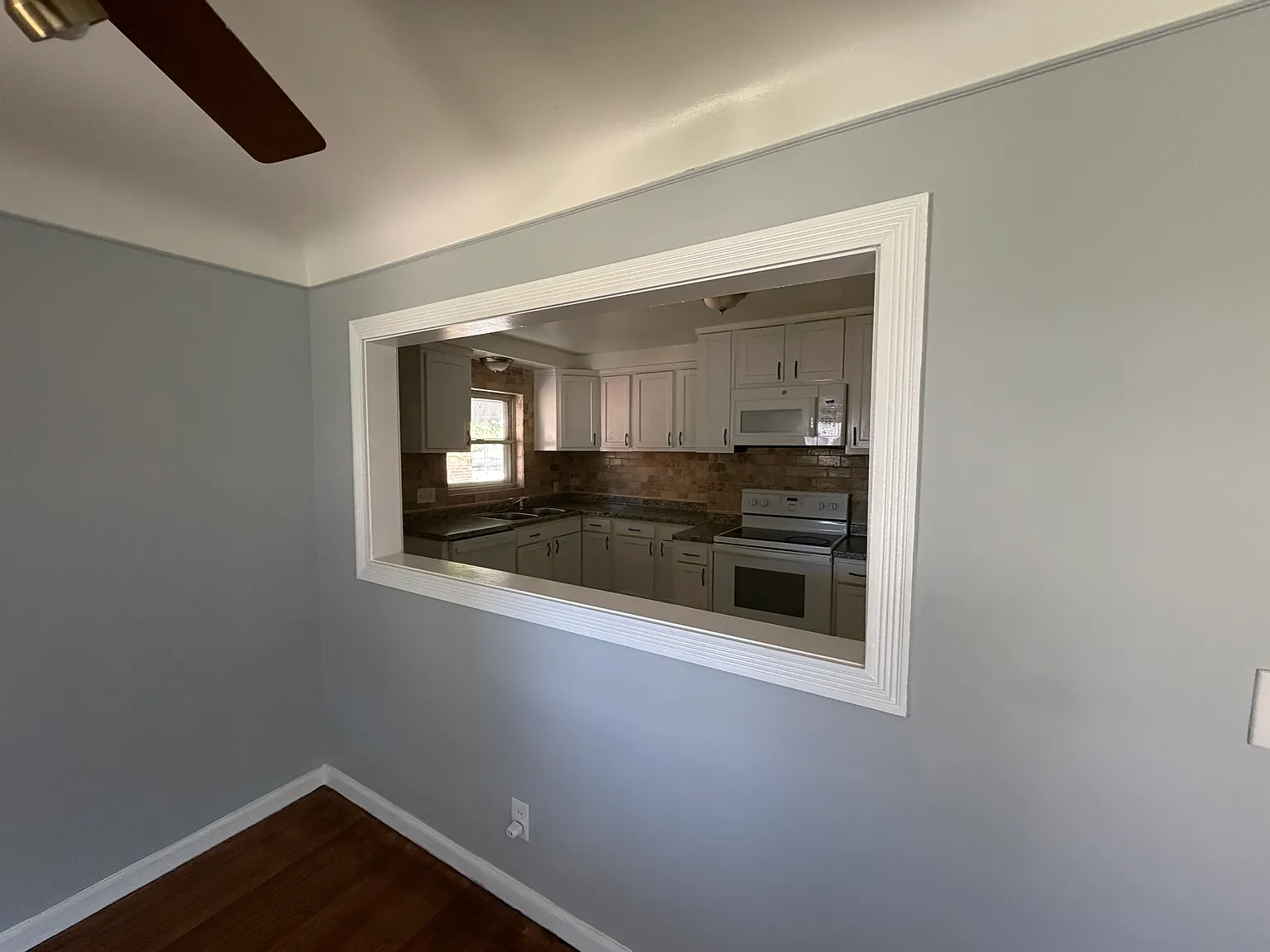 3 bed, 1.5 bath, 1001 sqft, $1,750 — Photo 4