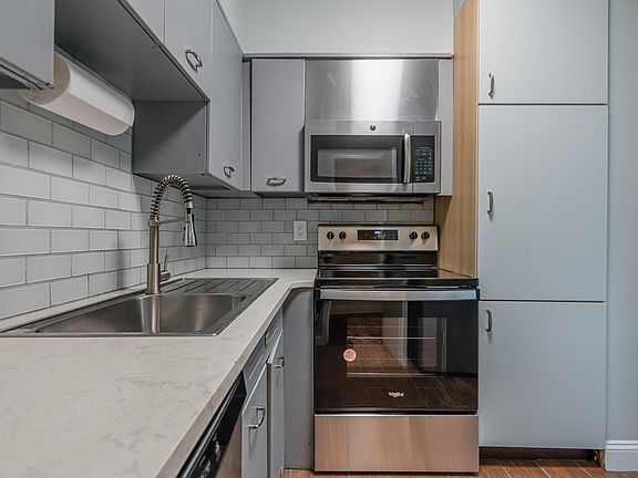 5th image of 1960 N Parkway Ave #905