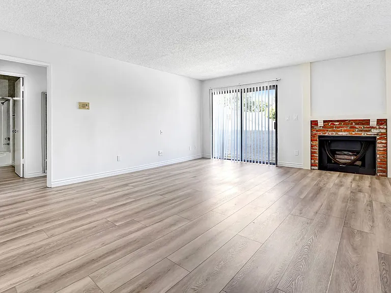 3415 McLaughlin Ave in Mar Vista! Steps to toe Mar Vista Rec Center! — Photo 2
