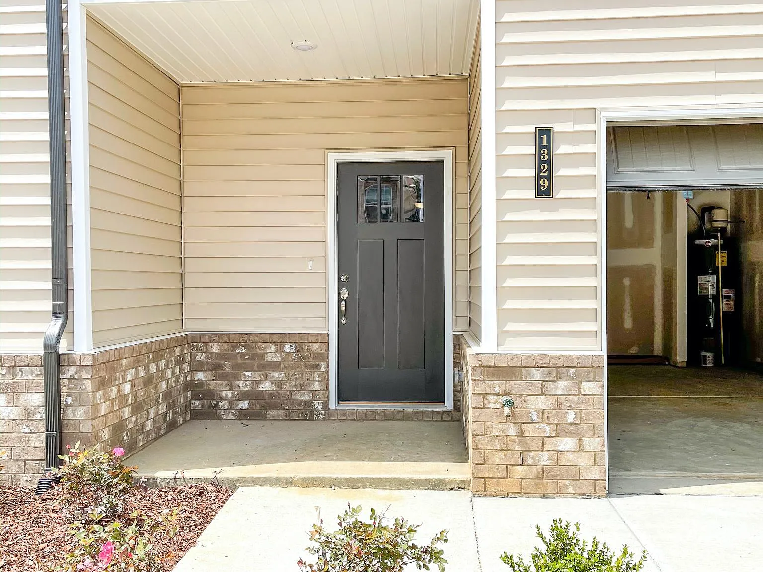 3 bed, 1611 sqft, $1,900 — Photo 3