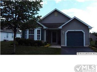 40 Meadows Ln, Whiting, NJ 08759